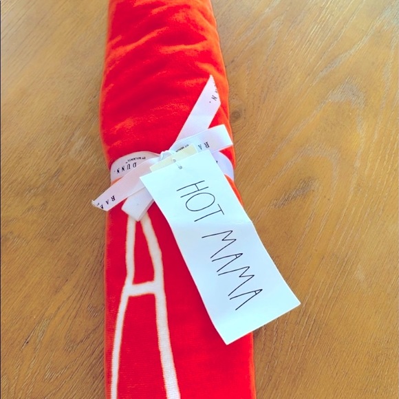 Rae Dunn Hot Mama beach towel - Picture 1 of 2